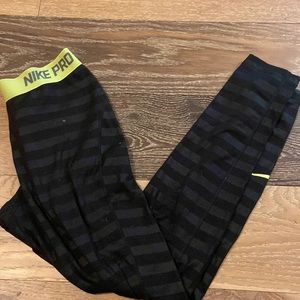 Nike Pro leggings. Like new. Size M